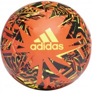 adidas Messi Club Ball je nogometna lopta za svestranu upotrebu koja će se posebno dojmiti navijačima Lionela Messija. Izrađena je od modernog materijala koji pruža izvrstan osjećaj lopte na stopalu i aerodinamiku.
